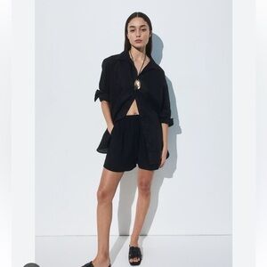 H&M 100% linen shorts, never worn size medium Black